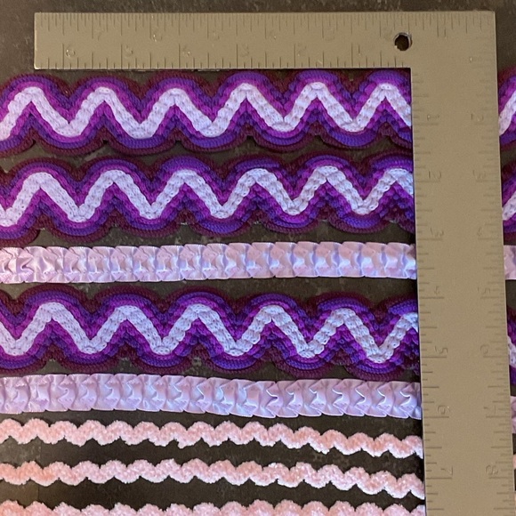 Vintage specialty sewing trim lot chenille quilted & pleated satin 8.6 yards - Picture 3 of 4